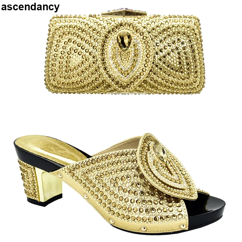 Итальянские женские туфли и сумки подходящие к примеру украшенные