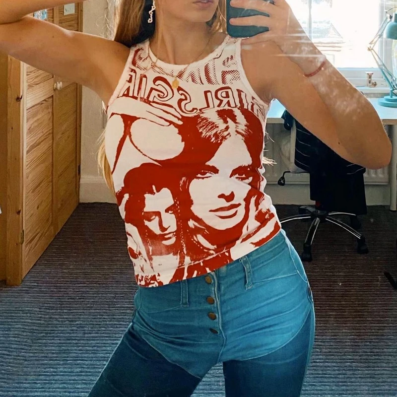 Топ женский облегающий с графическим принтом майка без рукавов в готическом