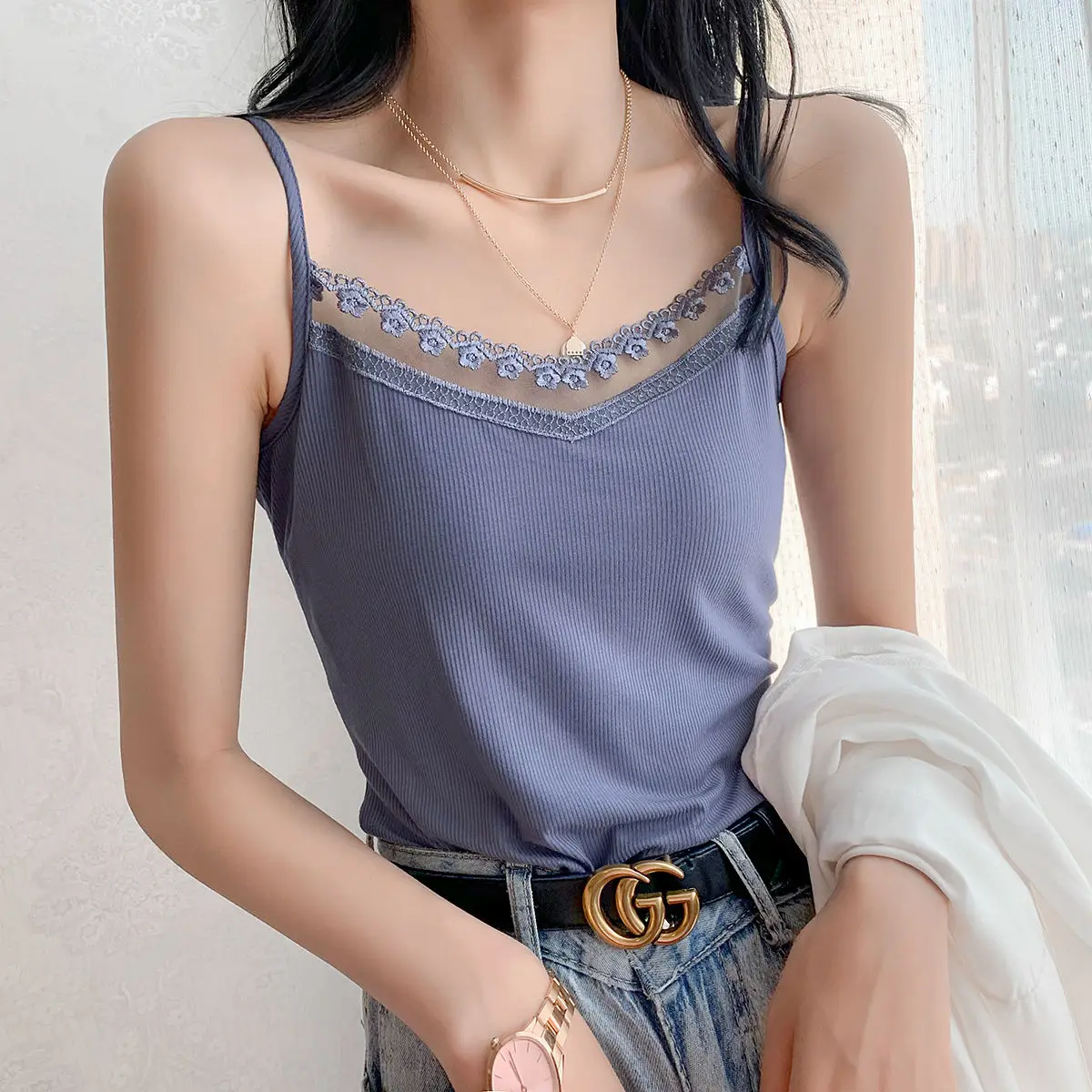 Майка женская из искусственного шелка с V-образным вырезом без рукавов | Женская