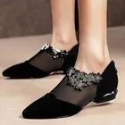 Женские босоножки стразы на молнии, сетчатые туфли на низком каблуке с цветами и острым носком, удобная обувь для женщин, новинка 2021
