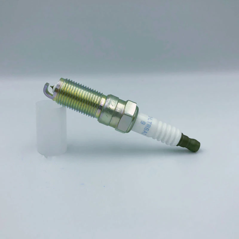 Четыре высококачественных автомобильных металлических свечи зажигания