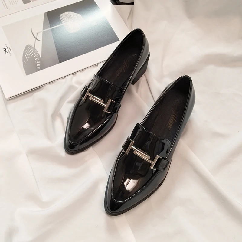 

Pointed Toe Metal Decoration Women Flats Slip on Casual Thick Heels Women Shoes Solid Leather Loafers Students Shoes for Women