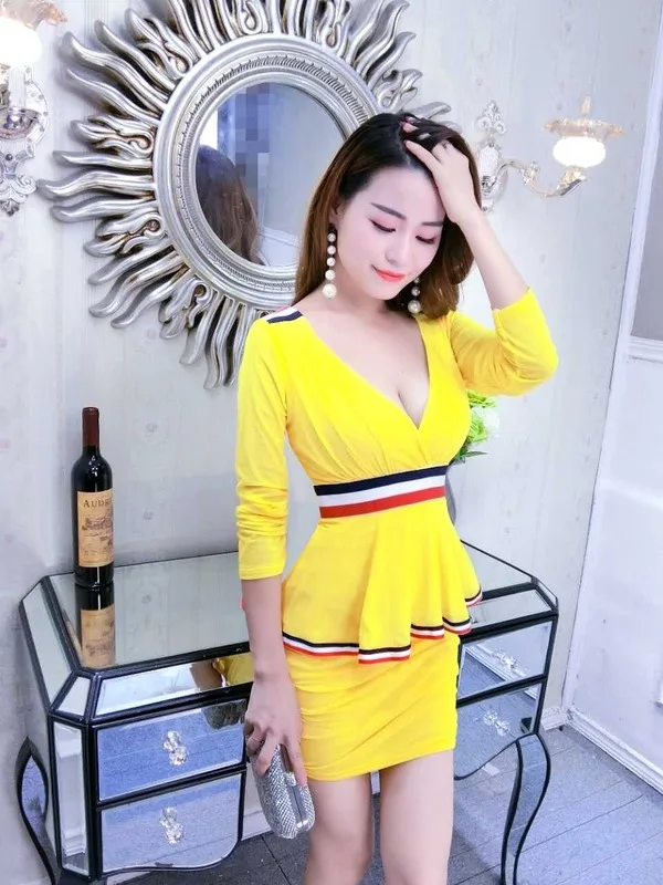 Женское платье с v образным вырезом Кружевное облегающее открытой спиной и