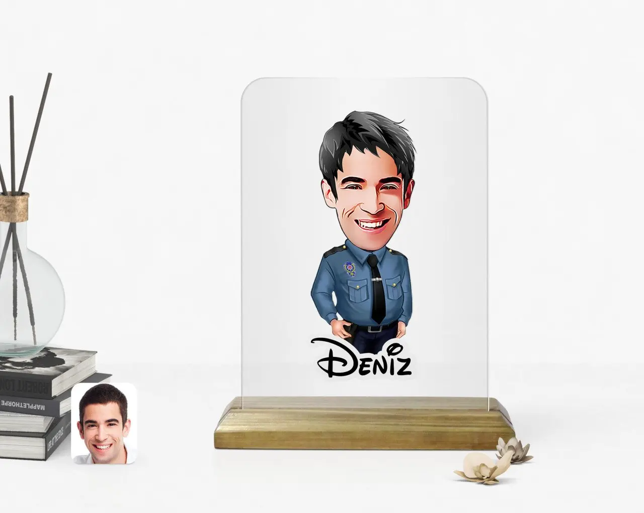 

Персонализированный мужской полицейский карикатура деревянная стойка Çerçeve-3