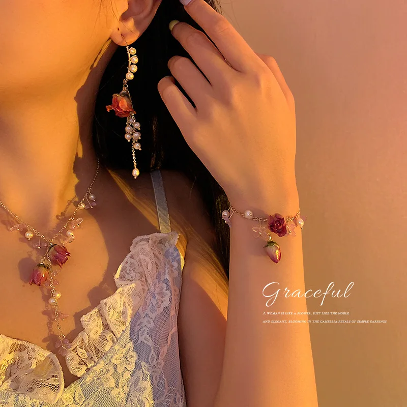 

LOVOACC Sweet Real Dye Rose Pendant Necklace for Women Gold Color Strand Chain Pearls Arcylic Flower Chokers Necklaces Jewelry
