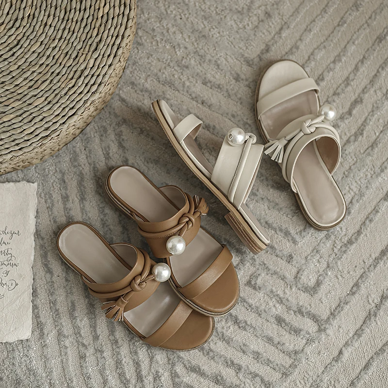 

Summer 2020 vintage leather sandals Roman sandals wear side empty wild pearl tassel female sandals and slippers Z818