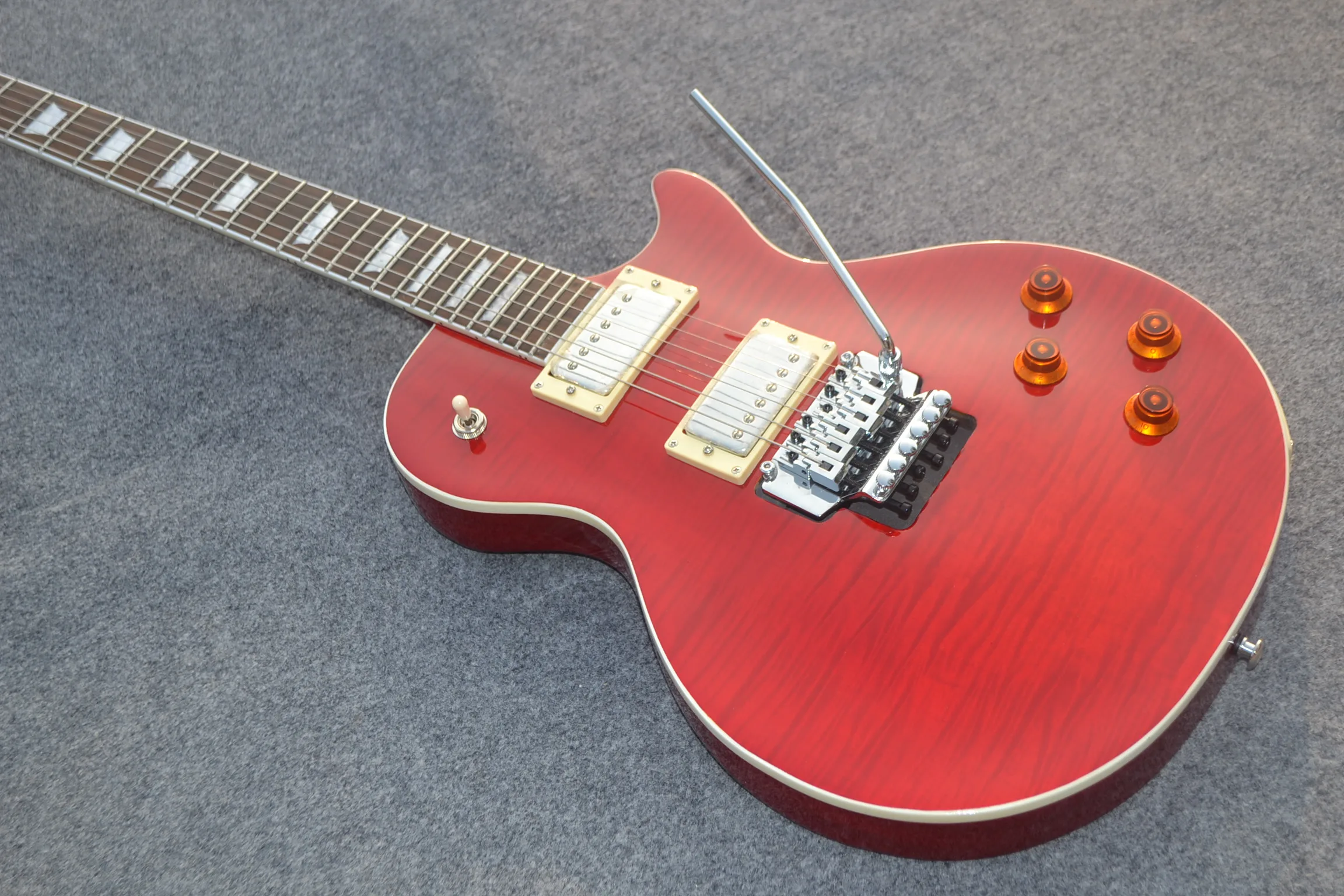 

lassic model, custom freudian bridge, 6 string electric guitar, flame maple veneer, high handle optimization, wine color, free s