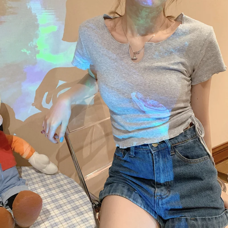 Футболка со шнуровкой и V-образным вырезом с коротким рукавом | Женская одежда