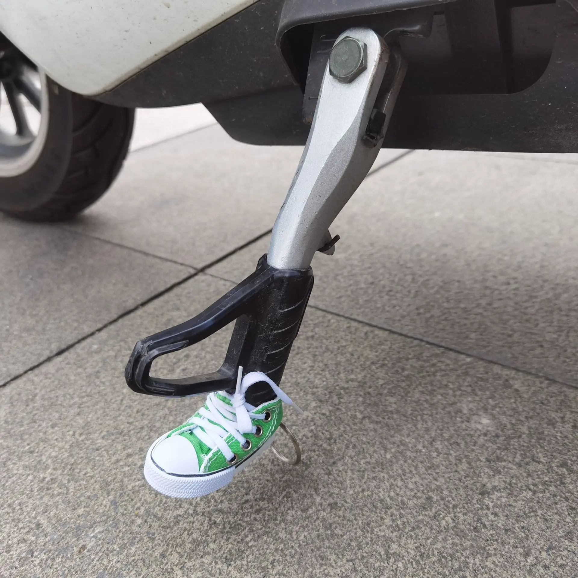 

1 Pcs Creative Tripod Cover for Motorcycle Bicycle Side Shoe Shape Foot Support Electric Bike Tripod Decor Mini Shoes Key Chain