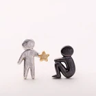 Karopel комплектации с золотыми звездами для вас дизайн серьги-гвоздики S925 серебряные асимметричные серьги с человеческой фигурой для женщин элегантные текстурные украшения