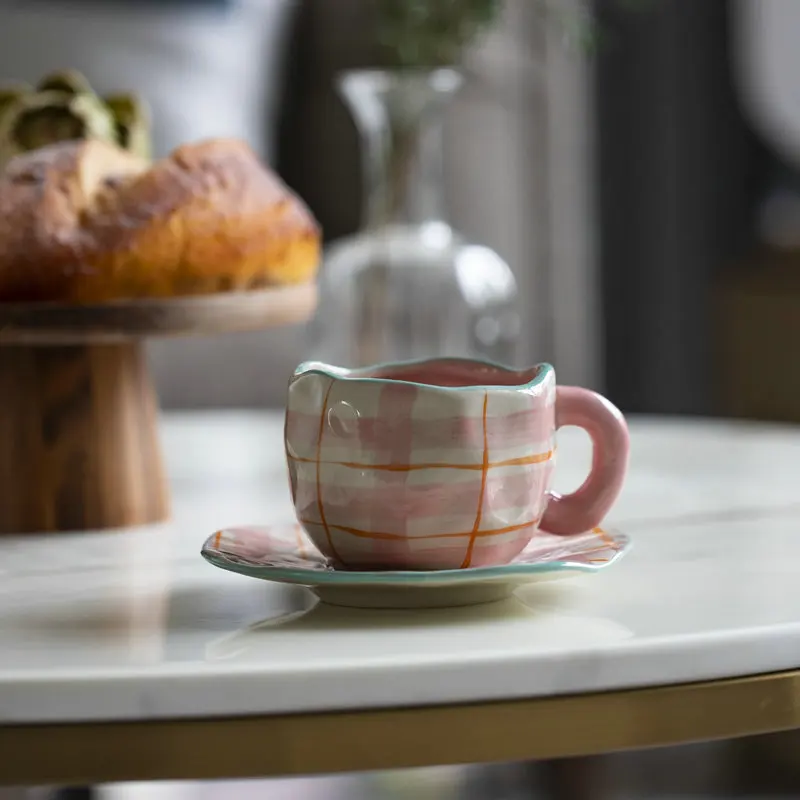 

Designer ins wind retro girl heart hand pinch coffee cup and saucer afternoon tea cup modern home ceramic cup water cup