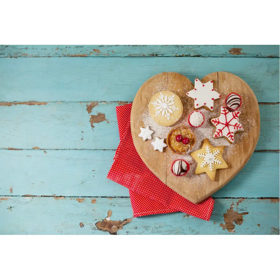 Голубой фон с изображением деревянных доскок снега печенье на день рождения День