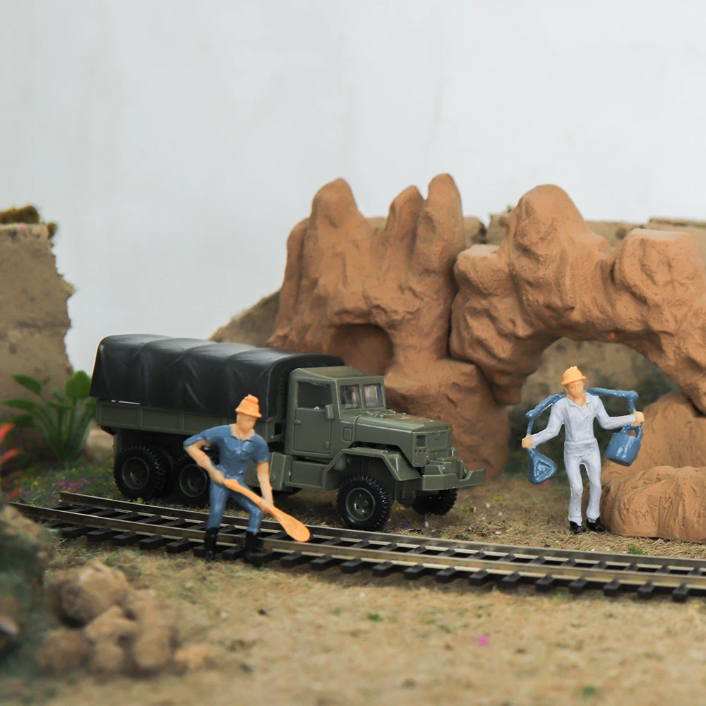 Модель железнодорожных рабочих масштаб 50 окрашенная конструкция здания