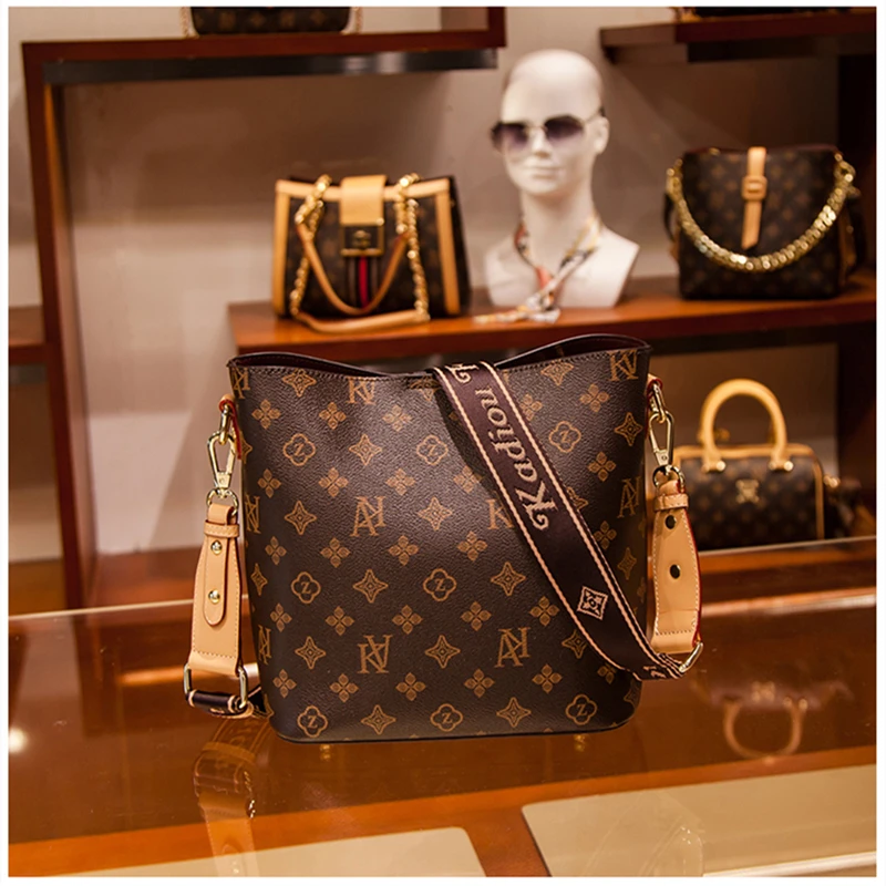 

2021 New Fashion Wide Strap Shoulder Messenger Bags High Quality Genuine Leather Bucket Bags Women Purse and Handbags Sac A Main