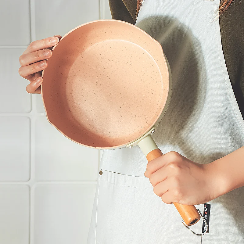 Бытовая кухонная сковорода с антипригарным покрытием для приготовления