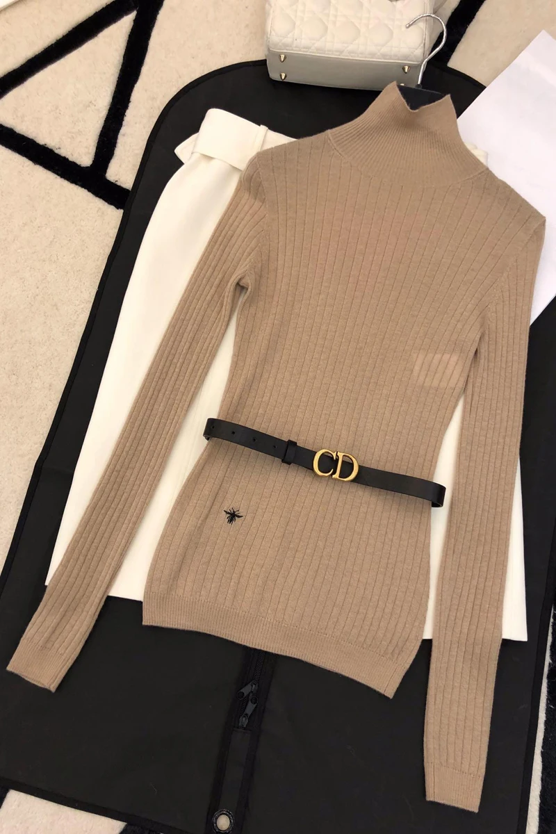 

New thin knitwear in fall / winter 2019: women wear high neck Pullover Sweater inside and outside, slim fit and silk cashmere