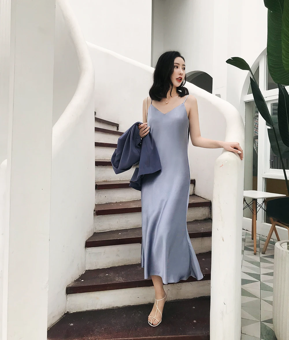 Летние женские сексуальные атласные вечерние платья с бретельками и открытой