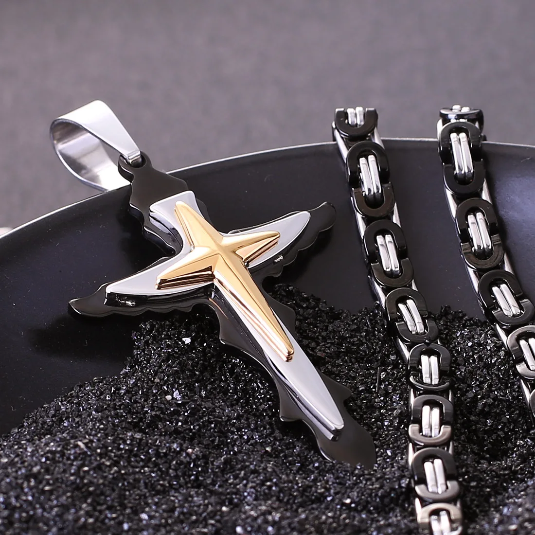 

Luxury New Cross Pendant Necklace Punk Personality Hip Hop Simple Men's and Women's Retro Necklaces Christmas Gifts