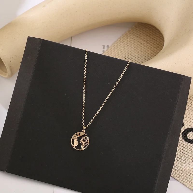 

Женское ожерелье с подвеской в виде карты мира