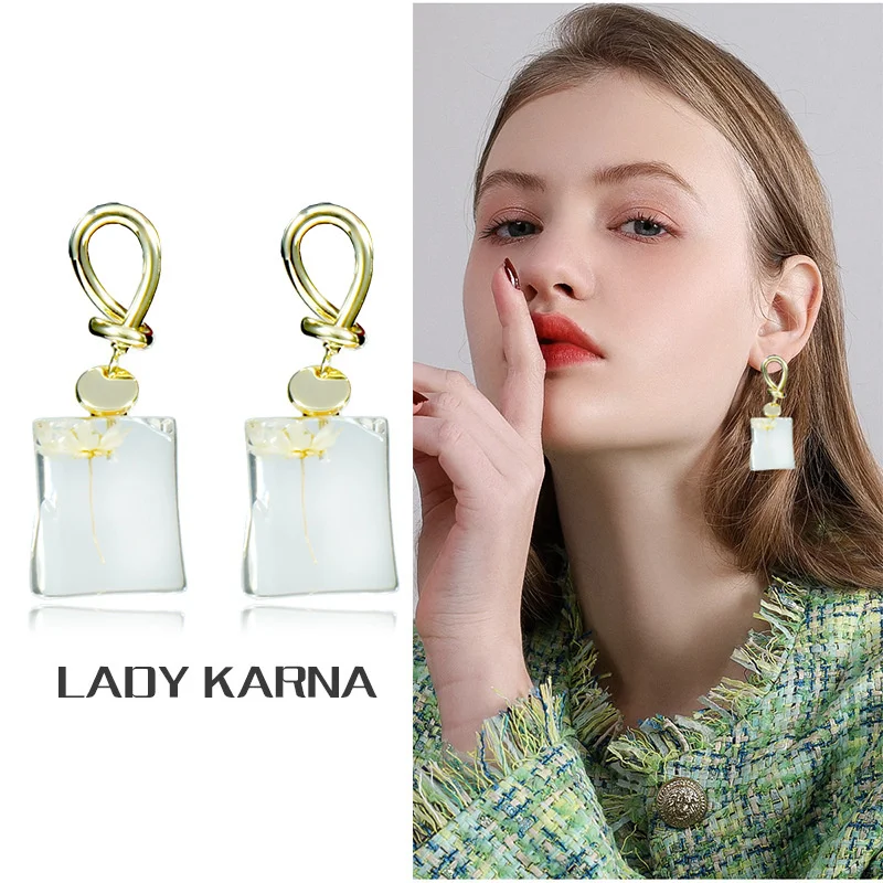 

Korean cold wind imitation amber Daisy resin Earrings metal thin S925 silver needle transparent crystal glass earrings