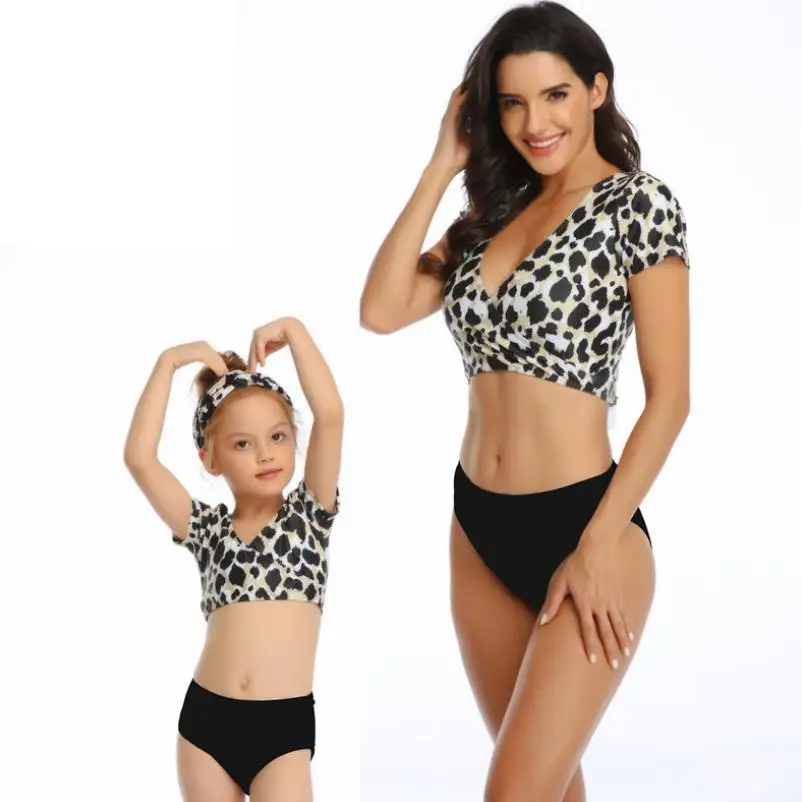 Летние одинаковые комплекты для семьи Купальный костюм мамы и дочки с принтом