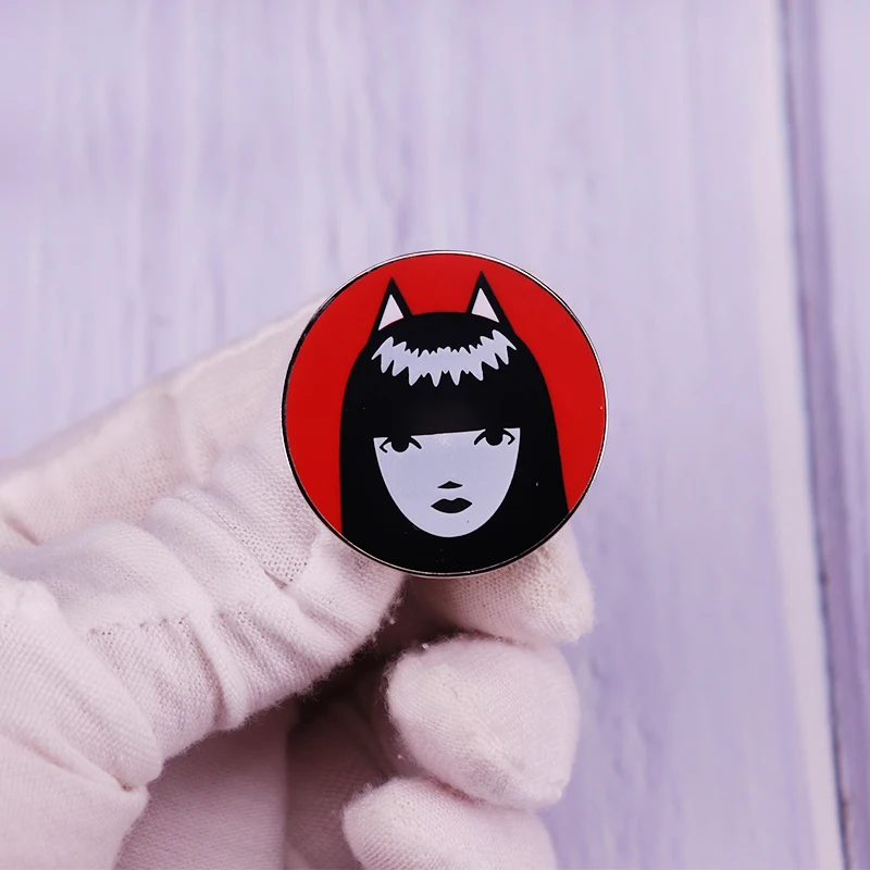 Готическая брошь с пуговицами Emily The Strange | Украшения и аксессуары