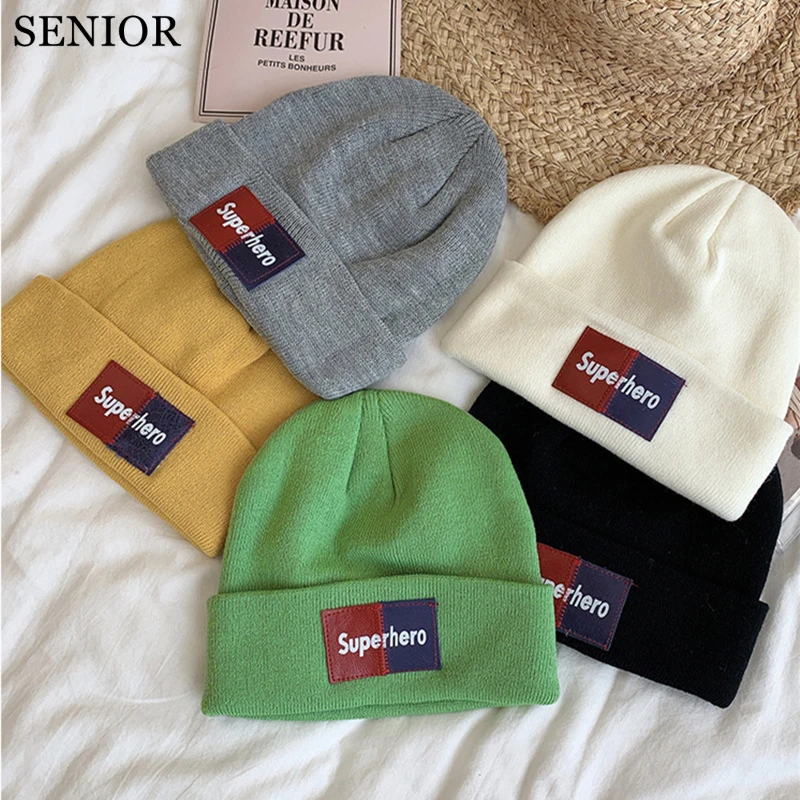 

Брендовые трендовые мужские и женские вязаные шапки в стиле хип-хоп кожаные однотонные Модные женские шапочки с логотипом зимние теплые ша...