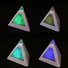 Цветной яркий пирамидный цифровой будильник меняющий цвет календарь термометр украшение для дома