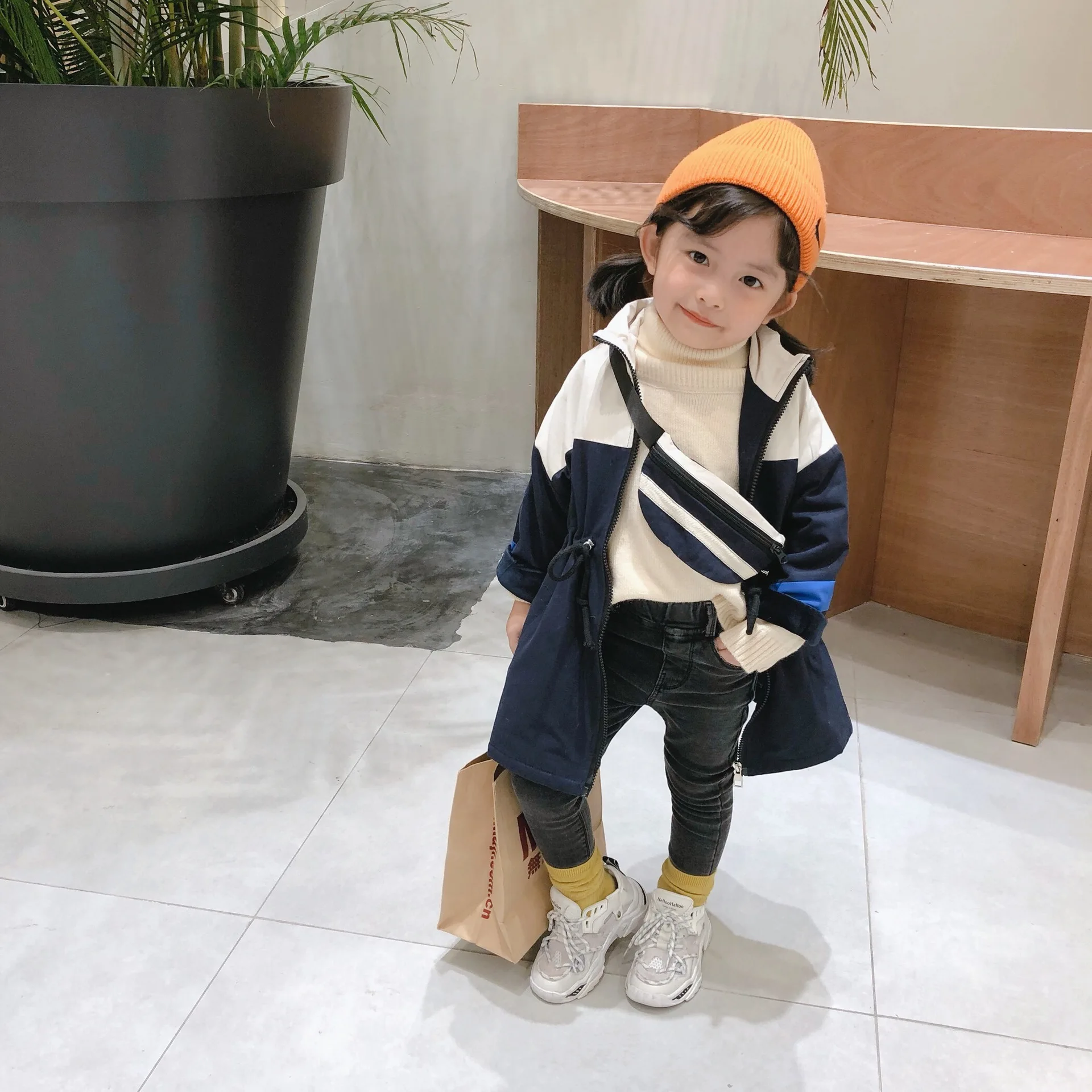 Winter New Arrival Korean style matching colors thickened fashion long windbreak coat with bag for sweet baby girls