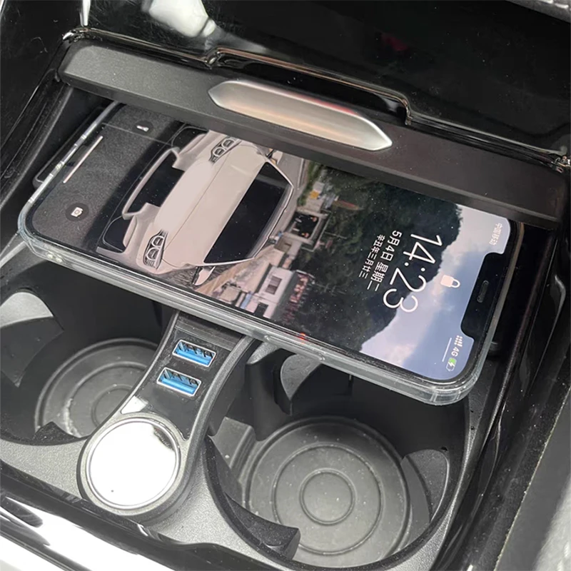 Cargador de teléfono inalámbrico QI para coche, panel de carga de 10W para BMW serie 1, F40, 118i, 120, 125, 2020, 2021