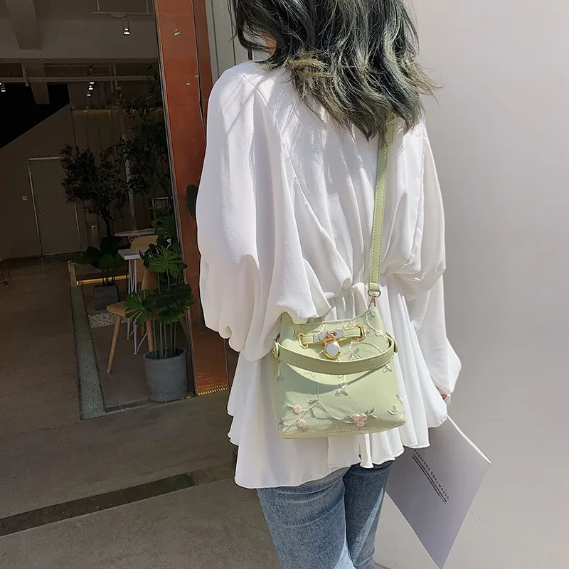 

Embroidered Bag Shoulder Bags for Women 2021 Women's Trend Luggage Pearl Pack for Women Bags Free Shipping Women's Purses