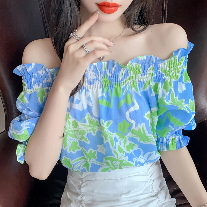 

Блузка женская на одно плечо, модный шифоновый топ с цветочным принтом и коротким рукавом, на лето