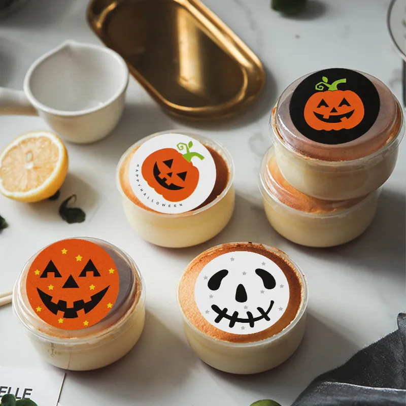 

120Pcs Round Halloween Label Sticker Cute Smile Pumpkin Seal Sticker Halloween Party Favors Stickers DIY Decorative Labels