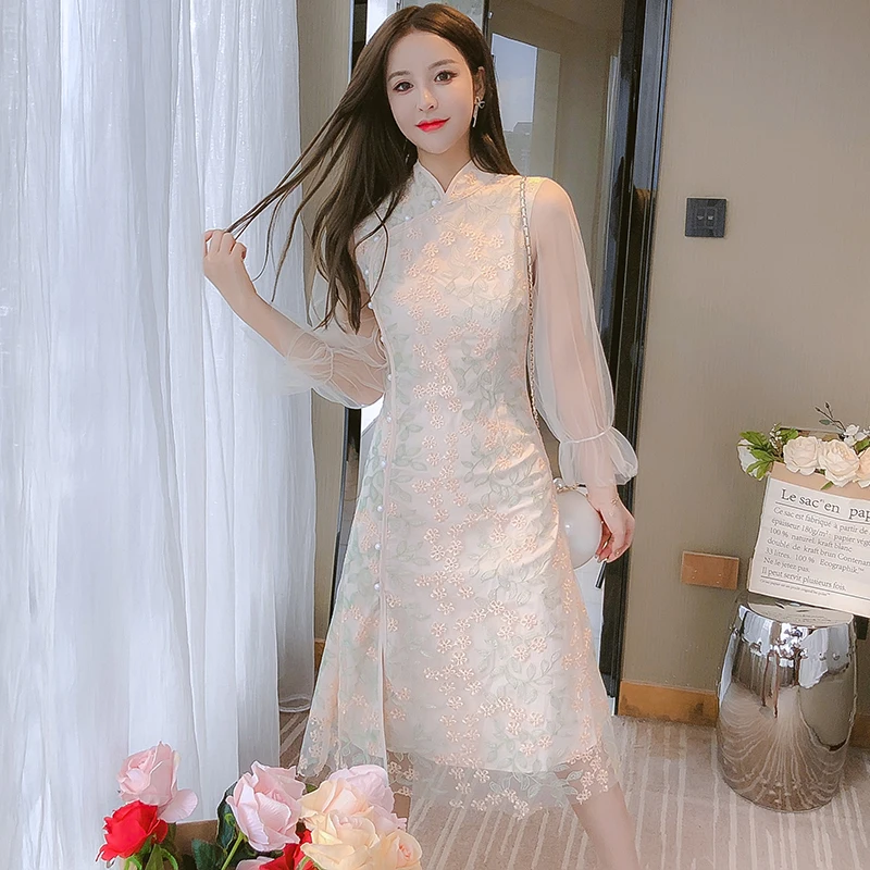 Женское платье Ципао средней длины приталенное с длинным рукавом и разрезом в