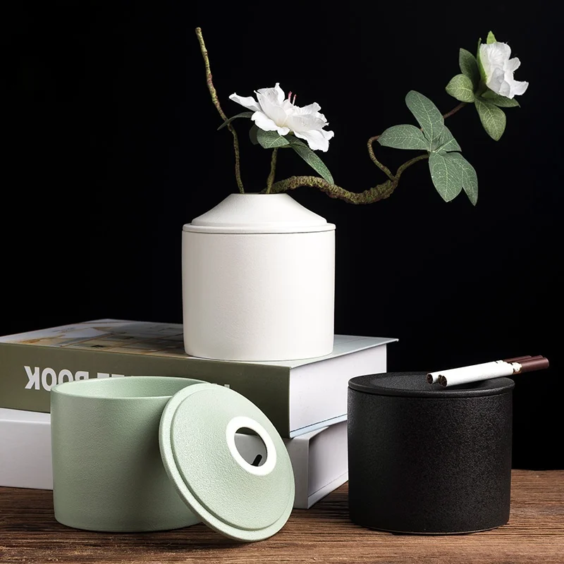 

European Ceramic Ashtray Creative Home Living Room Office with Lid Ashtray Gift for Boyfriend Home Decoration Accessories Modern