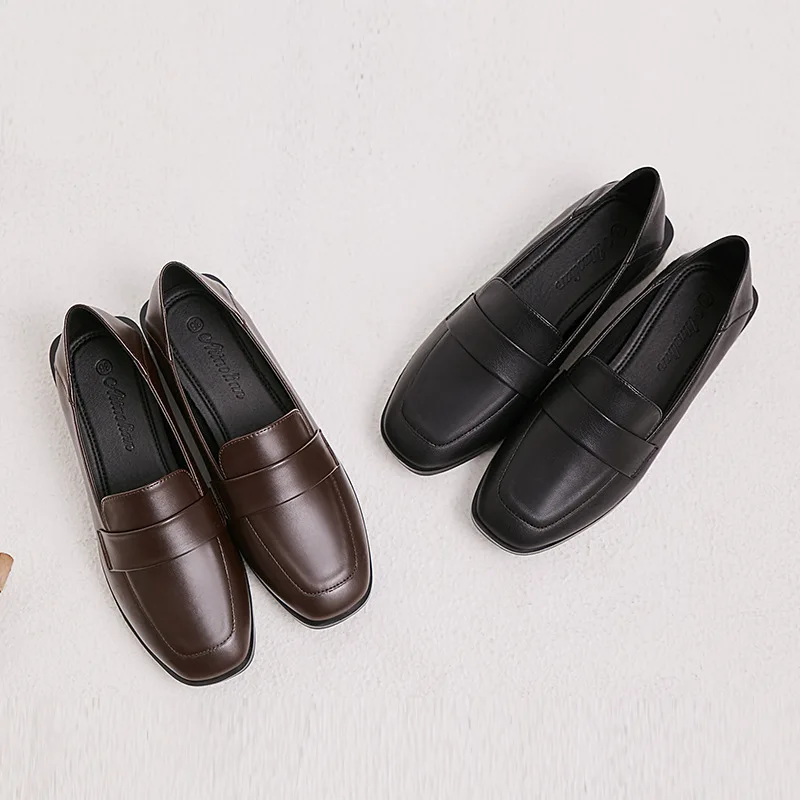 

Кроссовки женские из экокожи, на шнуровке, с квадратным носком