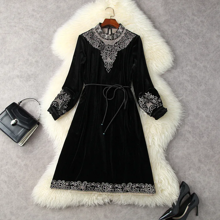 

Женская одежда в европейском и американском стиле новинка зима 2022 модное бархатное платье с длинными рукавами и воротником-стойкой с вышив...