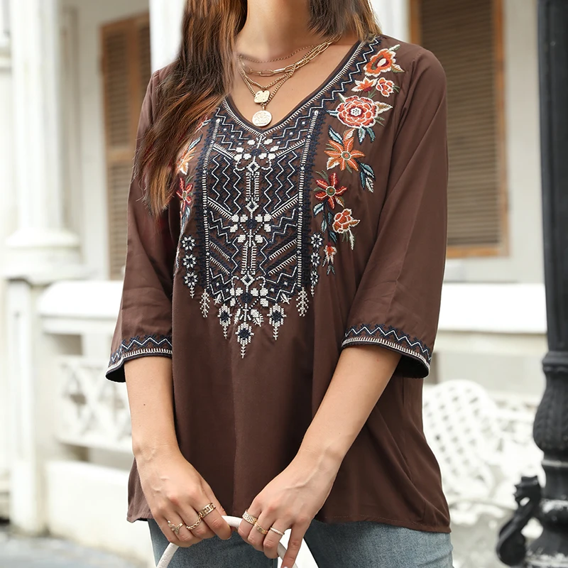 

Женская блузка с вышивкой, V-образным вырезом и рукавом 3/4