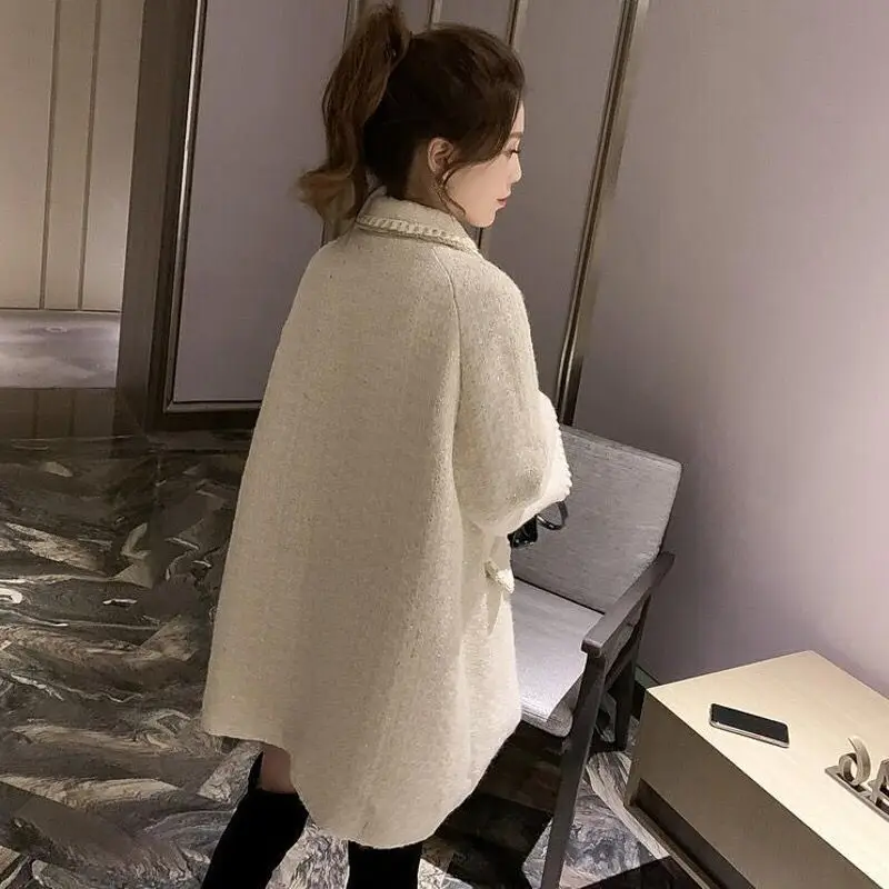 

New woolen Plush medium length small fragrant coarse flowered woolen overcoat 200kg