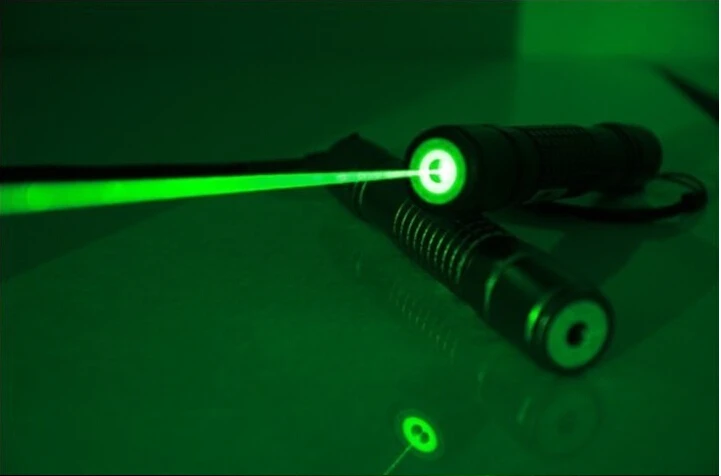 

AAA High Power Military 100w 100000M Green Laser Pointer 532nm Flashlight Light Burning Match, Burn Cigarettes, Lazer Hunting