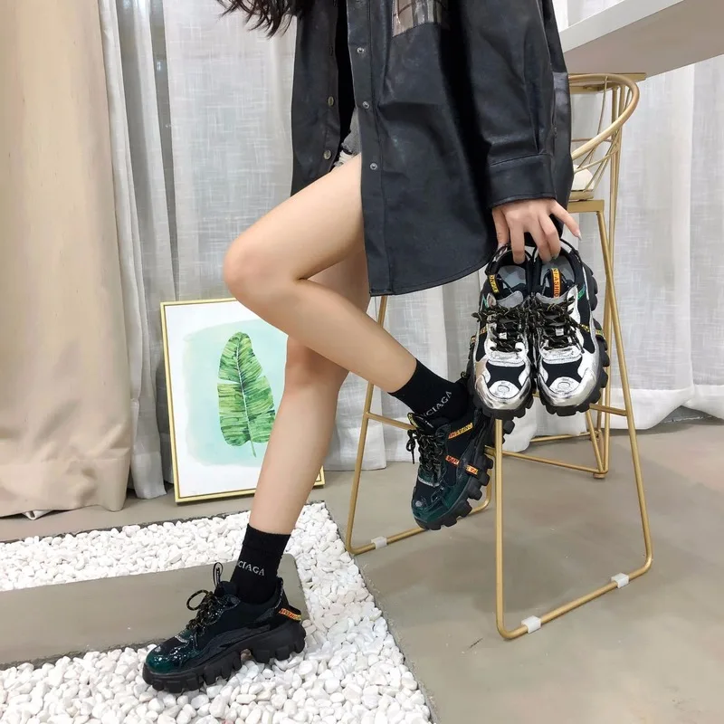 Женские кроссовки на массивной подошве Разноцветные Повседневные плоской