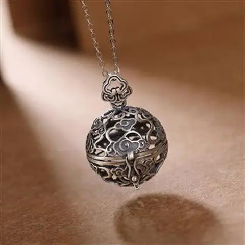 

Original design geometric craft retro old hollow sachet pendant necklace Chinese style light luxury charm men and women jewelry