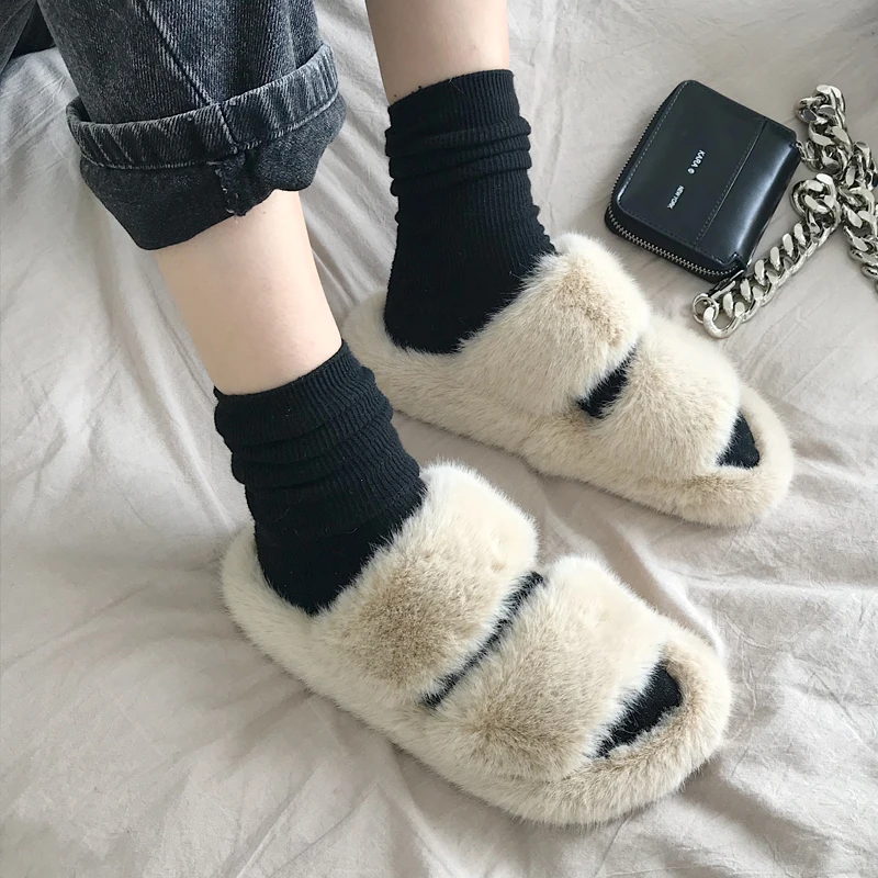 Женские шлепанцы на плоской подошве с кроличьим мехом пушистые и ползунки