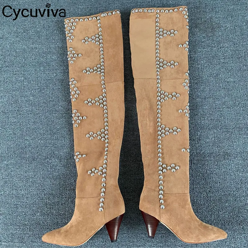 Дизайнерские Сапоги до колена с шипами женские коричневые замшевые короткие