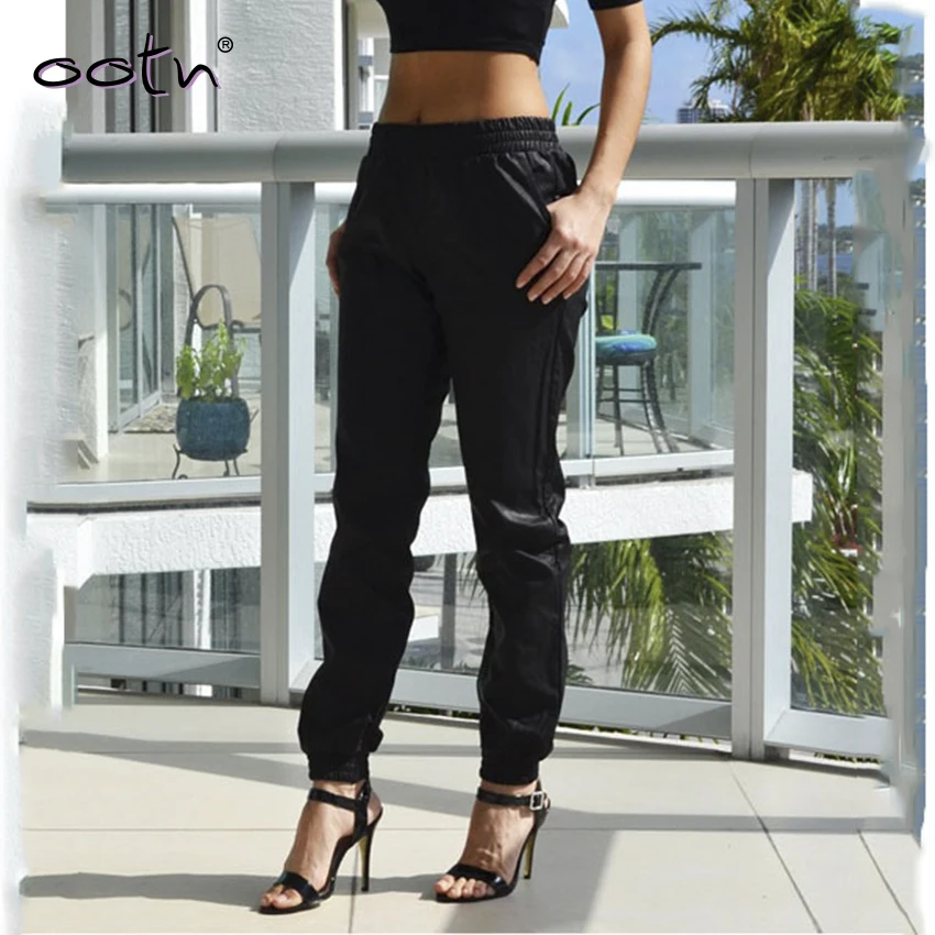 Уличная одежда черные брюки с эластичным поясом кожзам карманами для офиса