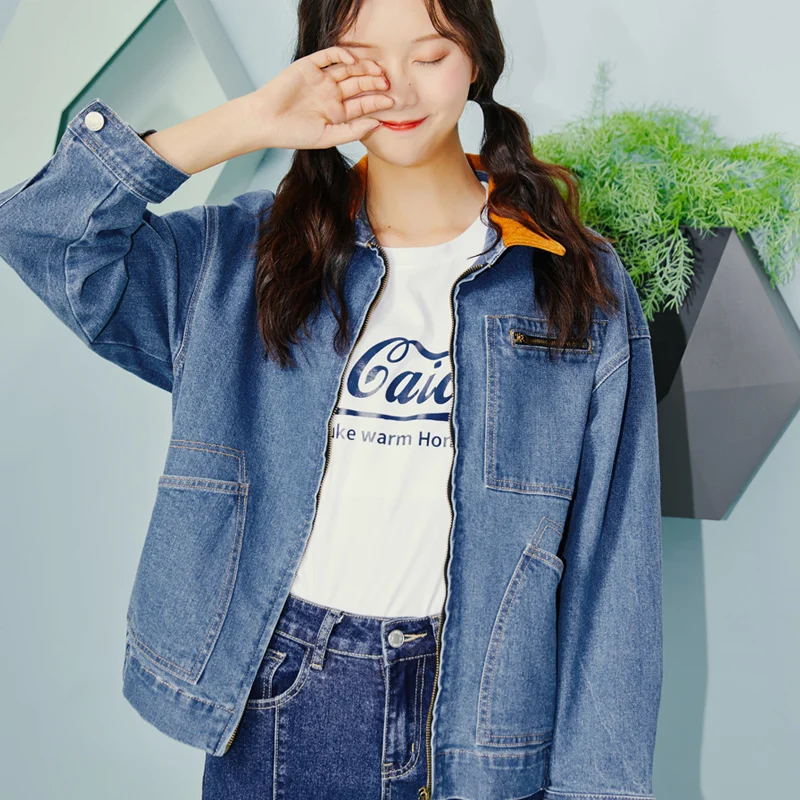 Женская свободная джинсовая куртка LEIJIJEANS голубая с оранжевыми пушистыми