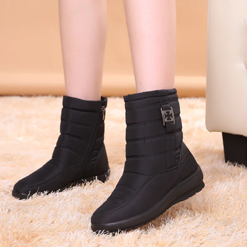 

2019 winter new waterproof anti-skiing boots ladies plus velvet warm zipper flat round head casual rubber bottom aged boots