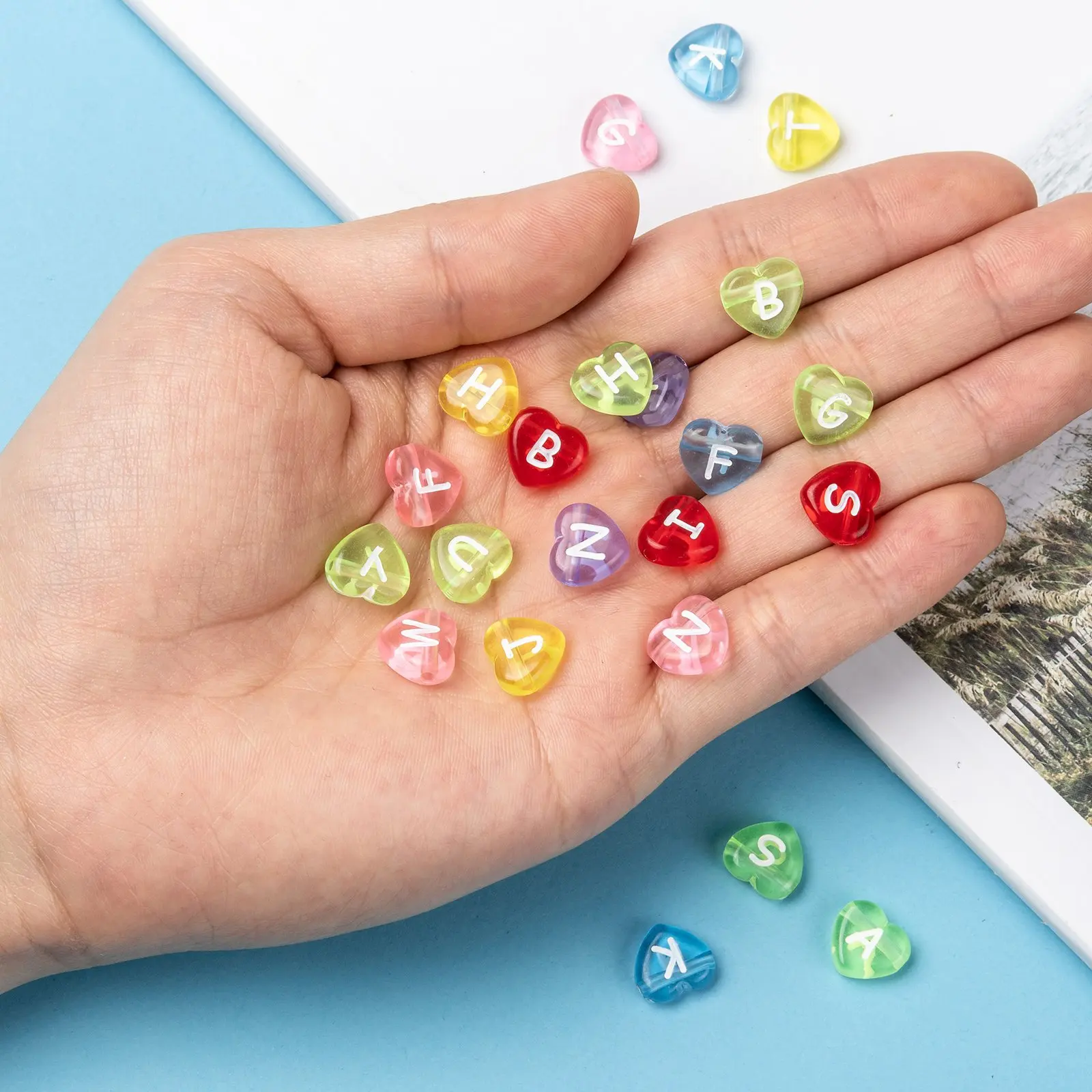 100 шт прозрачный Акриловый Алфавит сердца бисер смешанный цвет для ожерелья