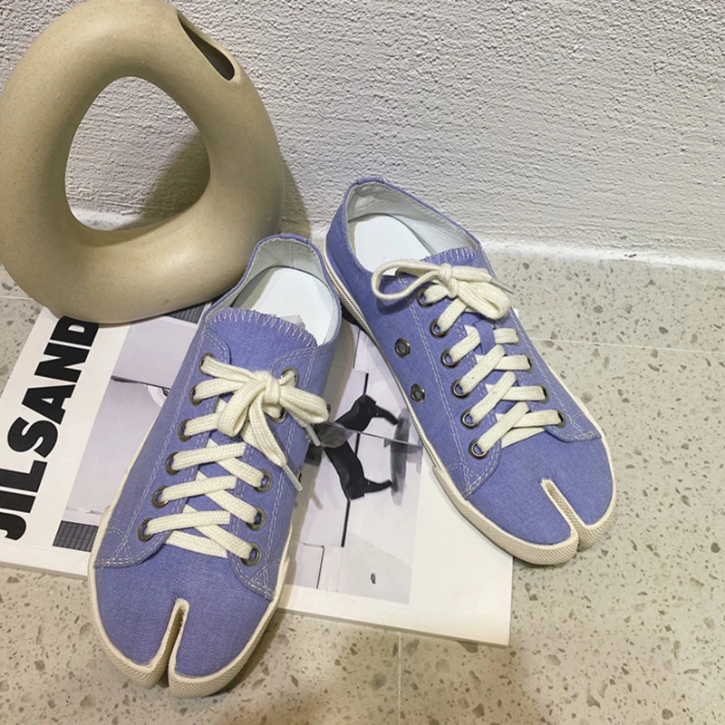 

New Street Style Shoes For Women 2021 Fashion Women's Flats Spring Ladies Split Toe Shoes INS Style Low-Cut Canvas Shoes Women