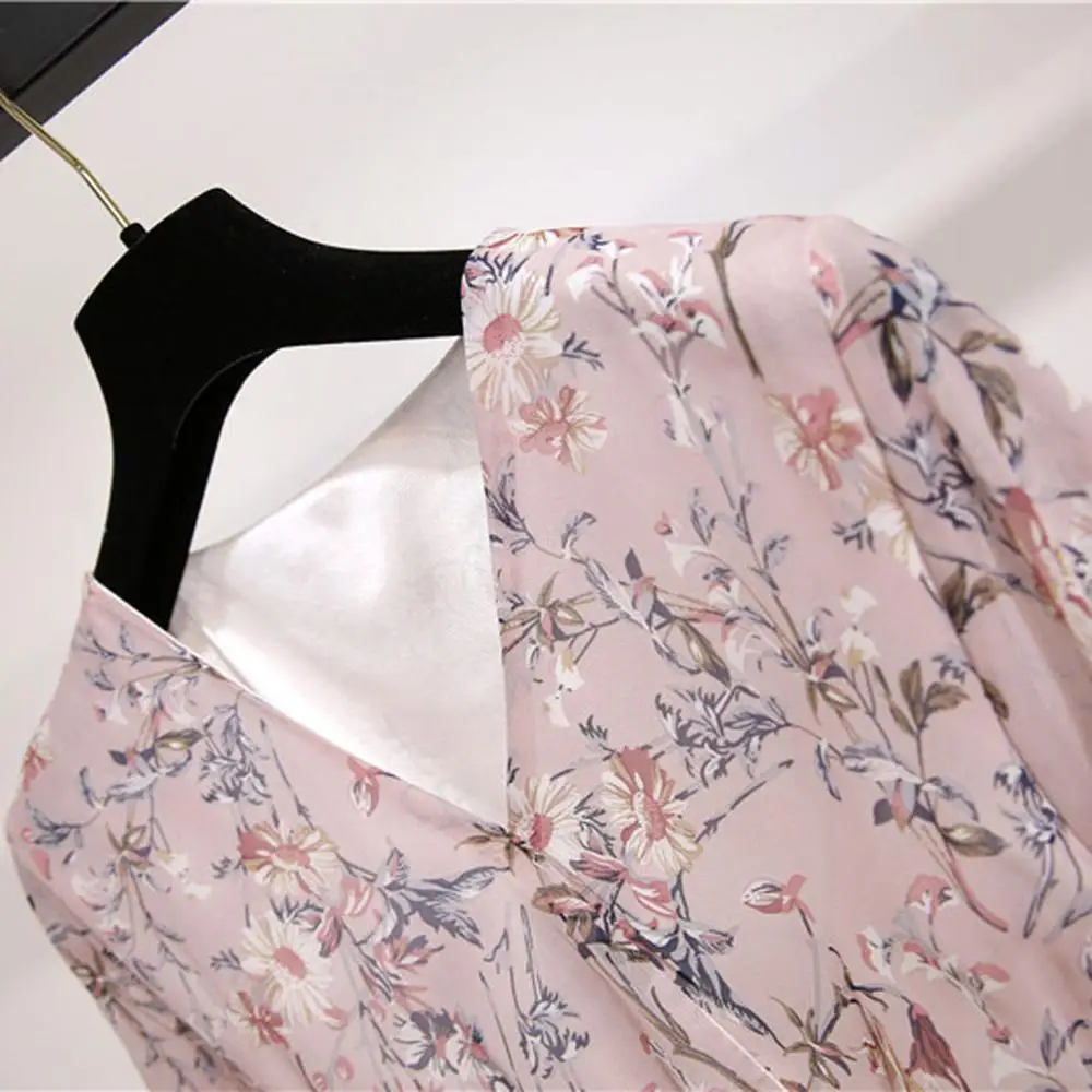 Женское платье новинка 2020 весеннее с V образным вырезом расклешенным рисунком